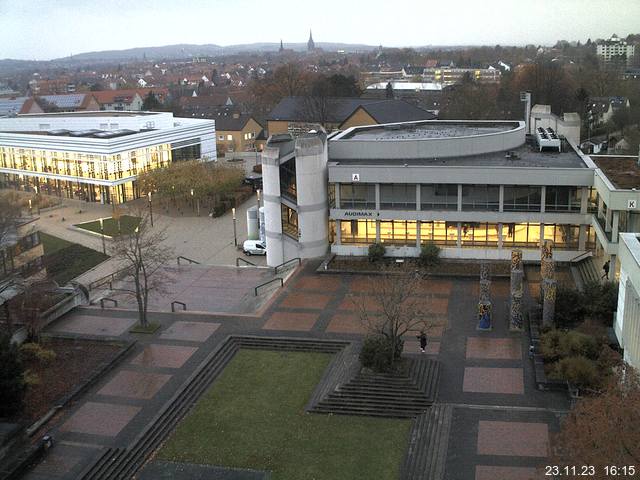 Foto der Webcam: Verwaltungsgebäude, Innenhof mit Audimax, Hörsaal-Gebäude 1