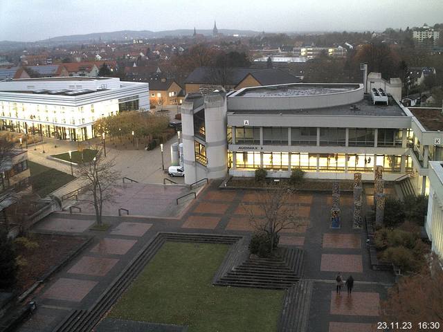 Foto der Webcam: Verwaltungsgebäude, Innenhof mit Audimax, Hörsaal-Gebäude 1