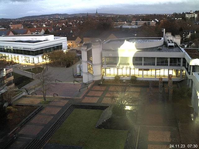 Foto der Webcam: Verwaltungsgebäude, Innenhof mit Audimax, Hörsaal-Gebäude 1