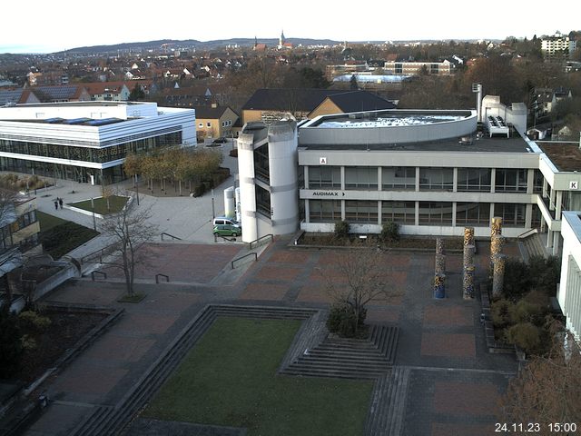 Foto der Webcam: Verwaltungsgebäude, Innenhof mit Audimax, Hörsaal-Gebäude 1