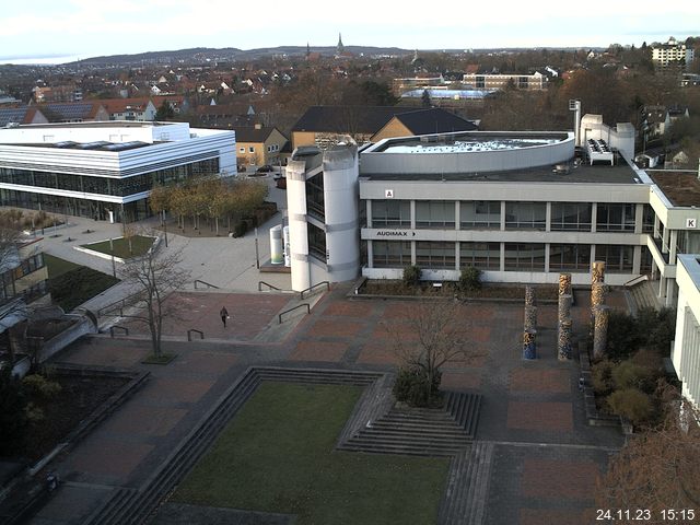 Foto der Webcam: Verwaltungsgebäude, Innenhof mit Audimax, Hörsaal-Gebäude 1