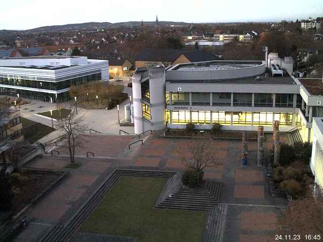 Foto der Webcam: Verwaltungsgebäude, Innenhof mit Audimax, Hörsaal-Gebäude 1