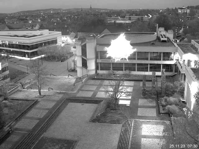 Foto der Webcam: Verwaltungsgebäude, Innenhof mit Audimax, Hörsaal-Gebäude 1