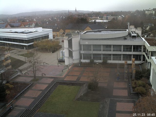 Foto der Webcam: Verwaltungsgebäude, Innenhof mit Audimax, Hörsaal-Gebäude 1