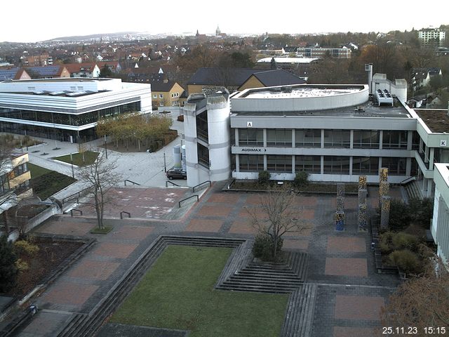 Foto der Webcam: Verwaltungsgebäude, Innenhof mit Audimax, Hörsaal-Gebäude 1