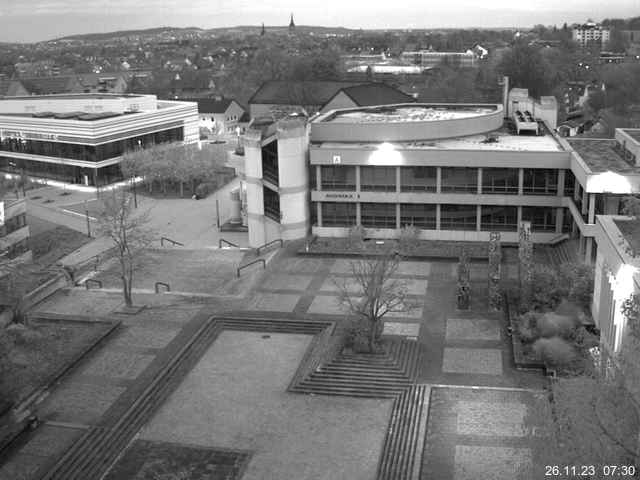 Foto der Webcam: Verwaltungsgebäude, Innenhof mit Audimax, Hörsaal-Gebäude 1