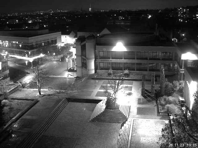 Foto der Webcam: Verwaltungsgebäude, Innenhof mit Audimax, Hörsaal-Gebäude 1