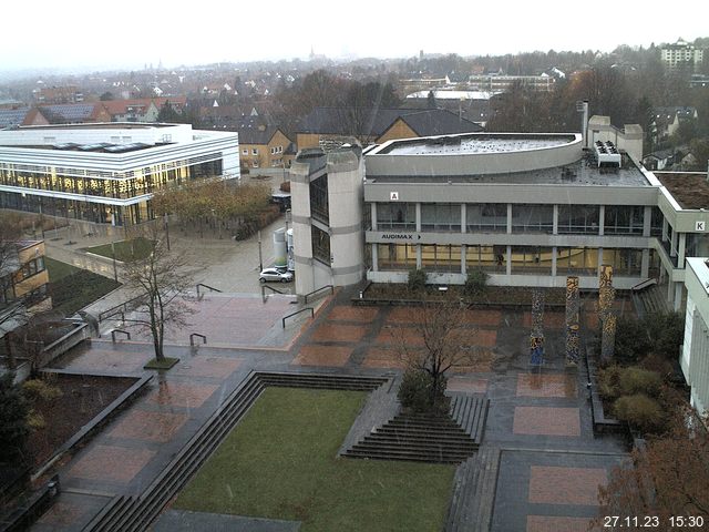 Foto der Webcam: Verwaltungsgebäude, Innenhof mit Audimax, Hörsaal-Gebäude 1