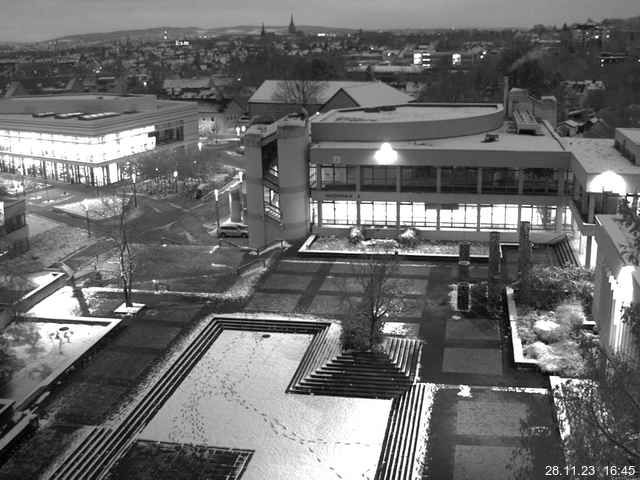 Foto der Webcam: Verwaltungsgebäude, Innenhof mit Audimax, Hörsaal-Gebäude 1