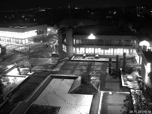 Foto der Webcam: Verwaltungsgebäude, Innenhof mit Audimax, Hörsaal-Gebäude 1