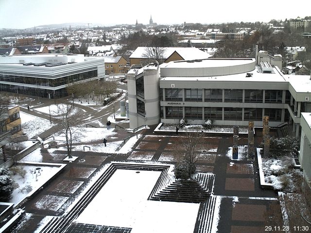 Foto der Webcam: Verwaltungsgebäude, Innenhof mit Audimax, Hörsaal-Gebäude 1