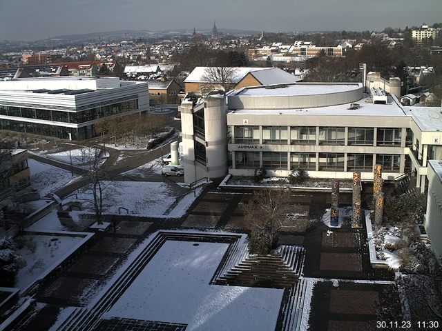 Foto der Webcam: Verwaltungsgebäude, Innenhof mit Audimax, Hörsaal-Gebäude 1