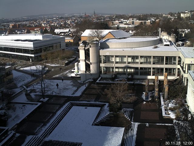 Foto der Webcam: Verwaltungsgebäude, Innenhof mit Audimax, Hörsaal-Gebäude 1