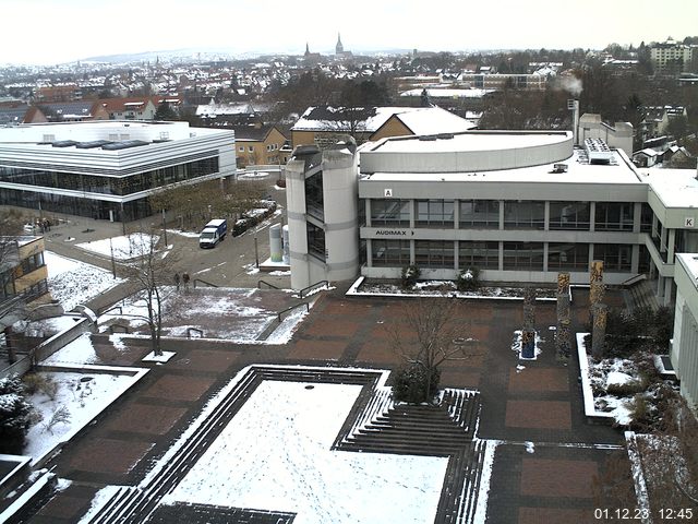 Foto der Webcam: Verwaltungsgebäude, Innenhof mit Audimax, Hörsaal-Gebäude 1