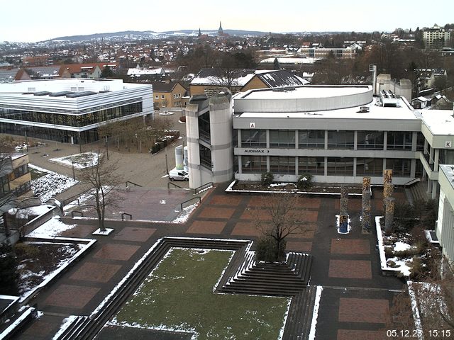 Foto der Webcam: Verwaltungsgebäude, Innenhof mit Audimax, Hörsaal-Gebäude 1