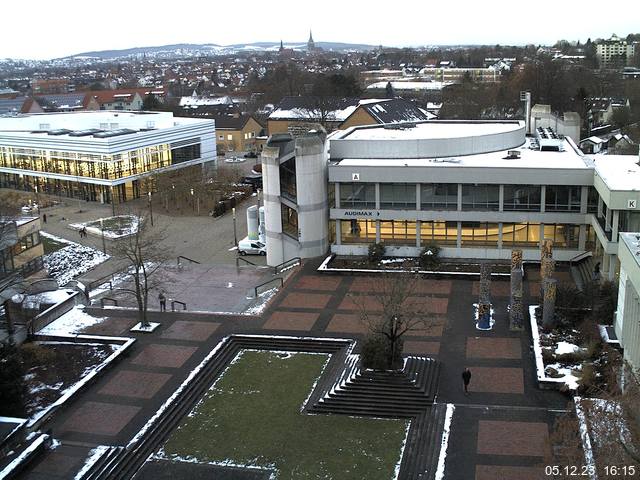 Foto der Webcam: Verwaltungsgebäude, Innenhof mit Audimax, Hörsaal-Gebäude 1