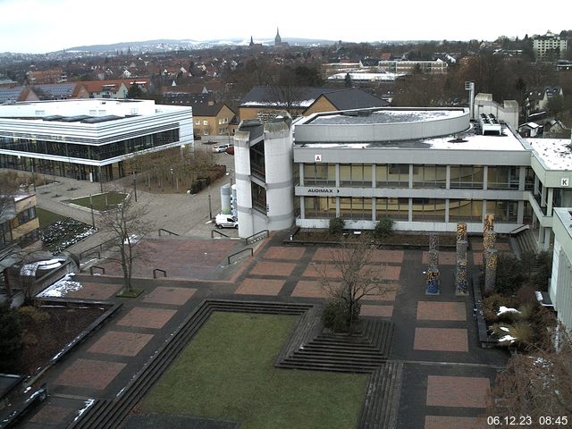 Foto der Webcam: Verwaltungsgebäude, Innenhof mit Audimax, Hörsaal-Gebäude 1