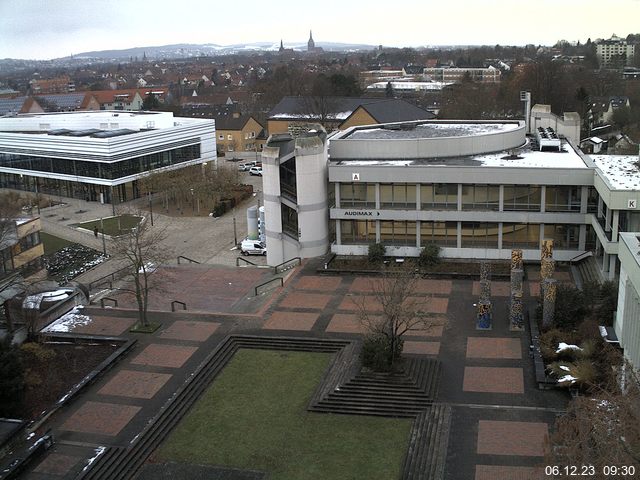 Foto der Webcam: Verwaltungsgebäude, Innenhof mit Audimax, Hörsaal-Gebäude 1