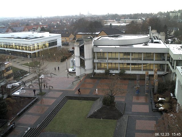 Foto der Webcam: Verwaltungsgebäude, Innenhof mit Audimax, Hörsaal-Gebäude 1