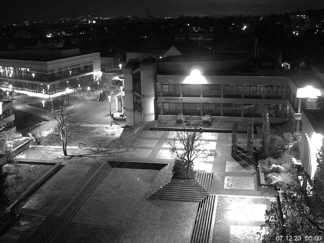 Foto der Webcam: Verwaltungsgebäude, Innenhof mit Audimax, Hörsaal-Gebäude 1