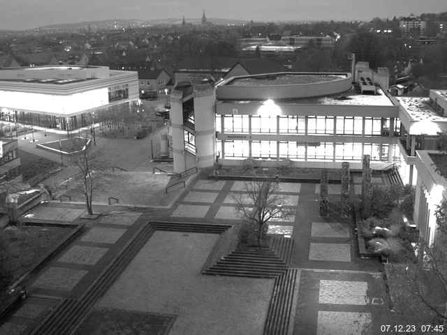 Foto der Webcam: Verwaltungsgebäude, Innenhof mit Audimax, Hörsaal-Gebäude 1