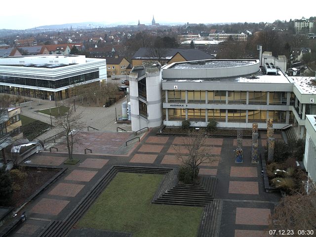 Foto der Webcam: Verwaltungsgebäude, Innenhof mit Audimax, Hörsaal-Gebäude 1