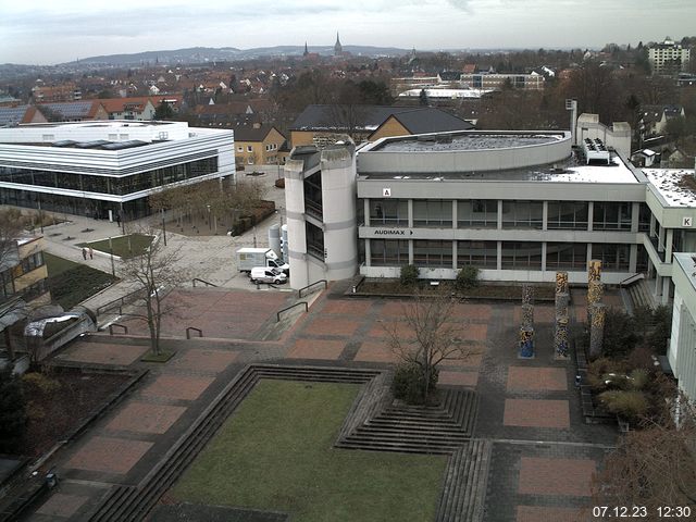 Foto der Webcam: Verwaltungsgebäude, Innenhof mit Audimax, Hörsaal-Gebäude 1