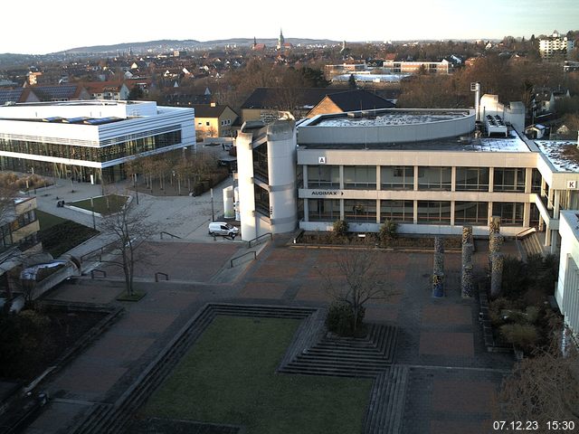 Foto der Webcam: Verwaltungsgebäude, Innenhof mit Audimax, Hörsaal-Gebäude 1