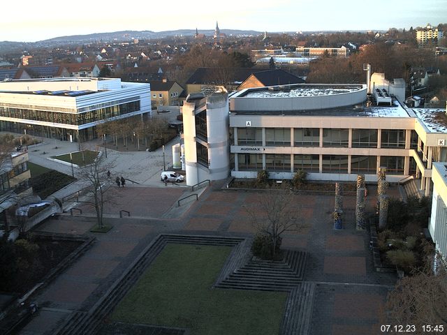 Foto der Webcam: Verwaltungsgebäude, Innenhof mit Audimax, Hörsaal-Gebäude 1