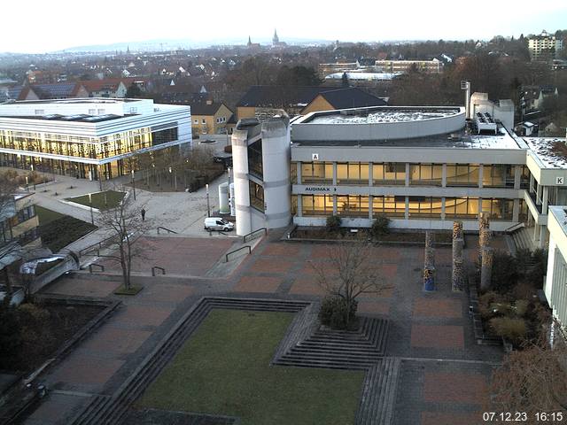 Foto der Webcam: Verwaltungsgebäude, Innenhof mit Audimax, Hörsaal-Gebäude 1