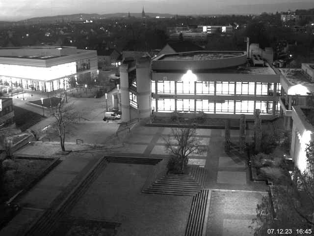 Foto der Webcam: Verwaltungsgebäude, Innenhof mit Audimax, Hörsaal-Gebäude 1