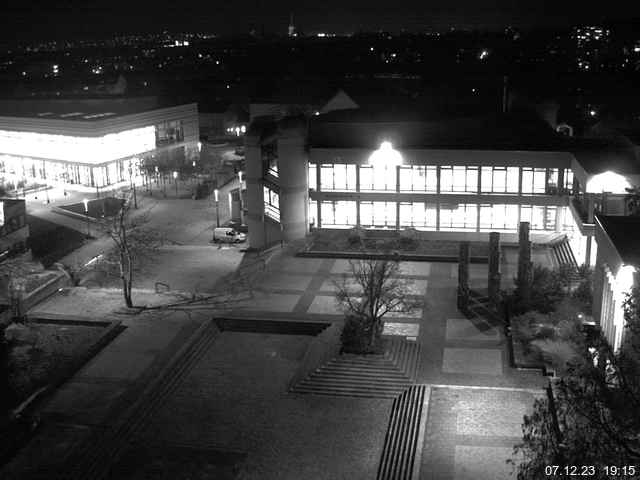 Foto der Webcam: Verwaltungsgebäude, Innenhof mit Audimax, Hörsaal-Gebäude 1