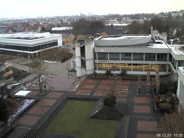 Foto der Webcam: Verwaltungsgebäude, Innenhof mit Audimax, Hörsaal-Gebäude 1