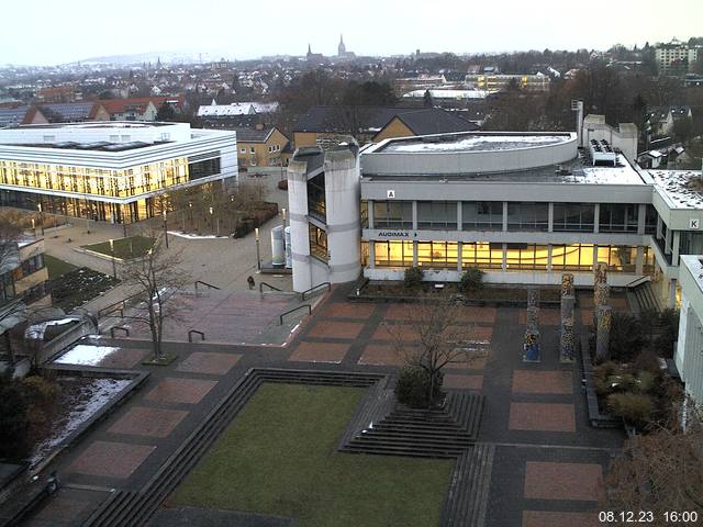 Foto der Webcam: Verwaltungsgebäude, Innenhof mit Audimax, Hörsaal-Gebäude 1