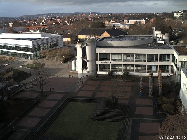 Foto der Webcam: Verwaltungsgebäude, Innenhof mit Audimax, Hörsaal-Gebäude 1