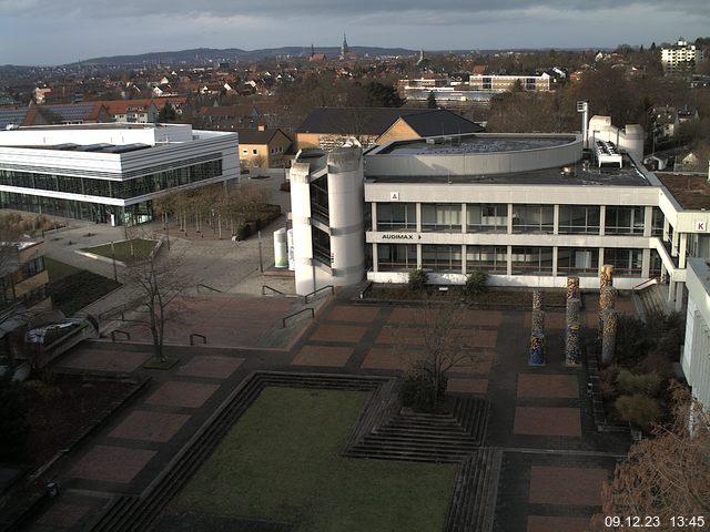 Foto der Webcam: Verwaltungsgebäude, Innenhof mit Audimax, Hörsaal-Gebäude 1