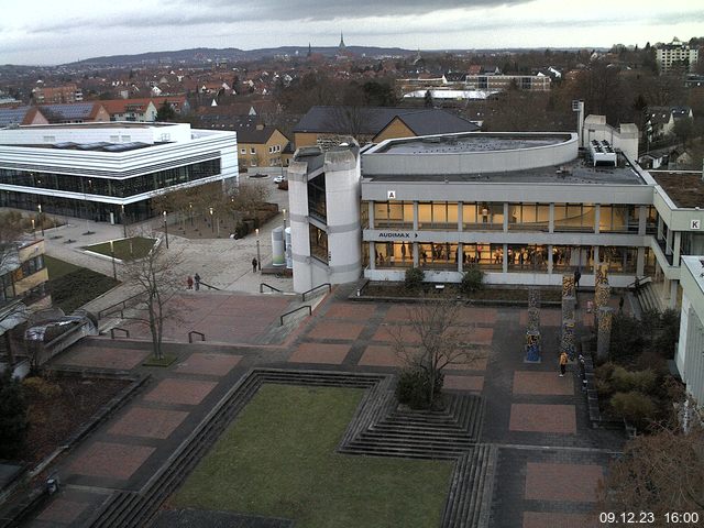 Foto der Webcam: Verwaltungsgebäude, Innenhof mit Audimax, Hörsaal-Gebäude 1