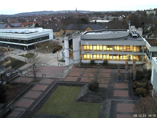 Foto der Webcam: Verwaltungsgebäude, Innenhof mit Audimax, Hörsaal-Gebäude 1