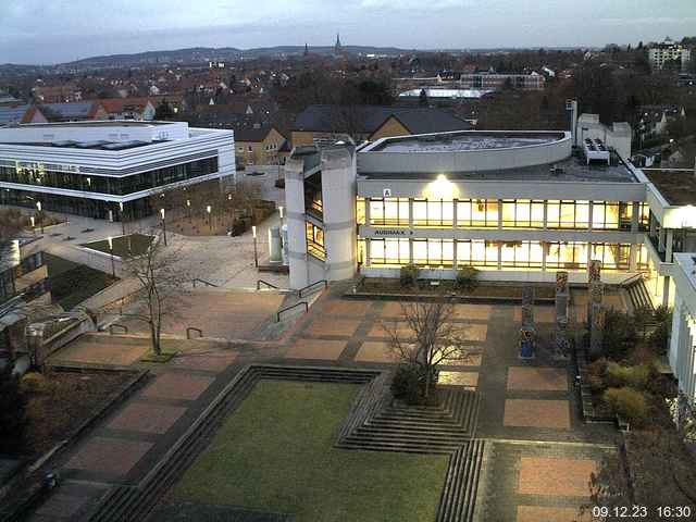 Foto der Webcam: Verwaltungsgebäude, Innenhof mit Audimax, Hörsaal-Gebäude 1