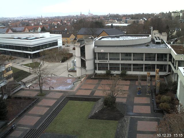 Foto der Webcam: Verwaltungsgebäude, Innenhof mit Audimax, Hörsaal-Gebäude 1