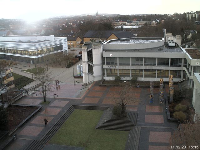 Foto der Webcam: Verwaltungsgebäude, Innenhof mit Audimax, Hörsaal-Gebäude 1