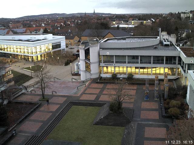 Foto der Webcam: Verwaltungsgebäude, Innenhof mit Audimax, Hörsaal-Gebäude 1