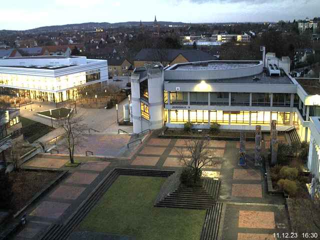 Foto der Webcam: Verwaltungsgebäude, Innenhof mit Audimax, Hörsaal-Gebäude 1