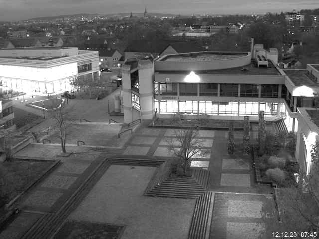 Foto der Webcam: Verwaltungsgebäude, Innenhof mit Audimax, Hörsaal-Gebäude 1