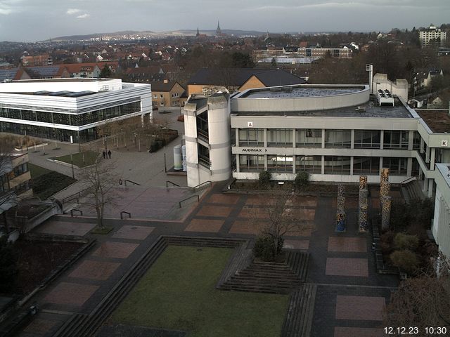 Foto der Webcam: Verwaltungsgebäude, Innenhof mit Audimax, Hörsaal-Gebäude 1