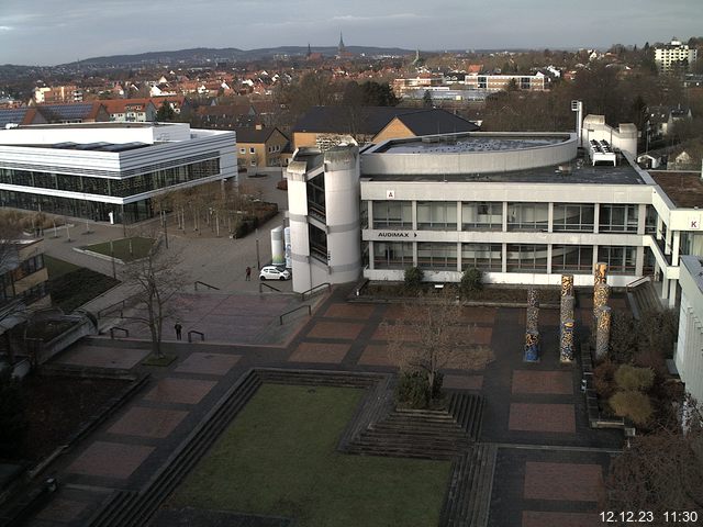 Foto der Webcam: Verwaltungsgebäude, Innenhof mit Audimax, Hörsaal-Gebäude 1