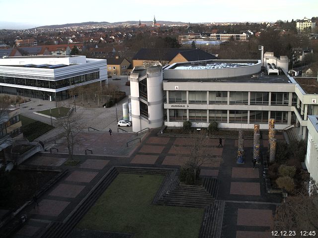 Foto der Webcam: Verwaltungsgebäude, Innenhof mit Audimax, Hörsaal-Gebäude 1