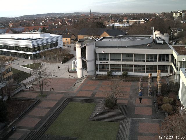 Foto der Webcam: Verwaltungsgebäude, Innenhof mit Audimax, Hörsaal-Gebäude 1