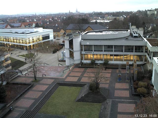 Foto der Webcam: Verwaltungsgebäude, Innenhof mit Audimax, Hörsaal-Gebäude 1