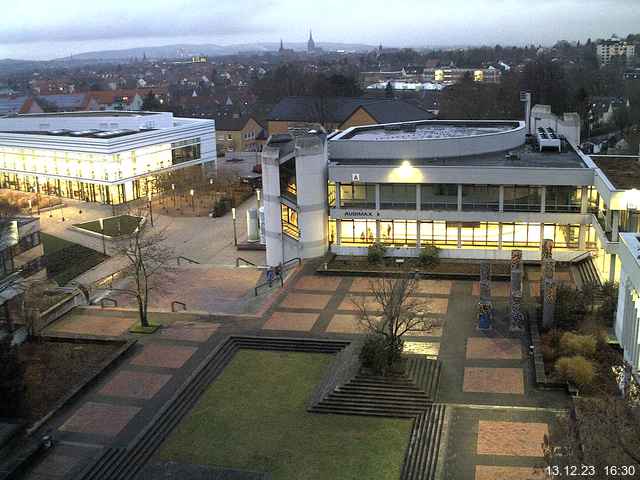 Foto der Webcam: Verwaltungsgebäude, Innenhof mit Audimax, Hörsaal-Gebäude 1